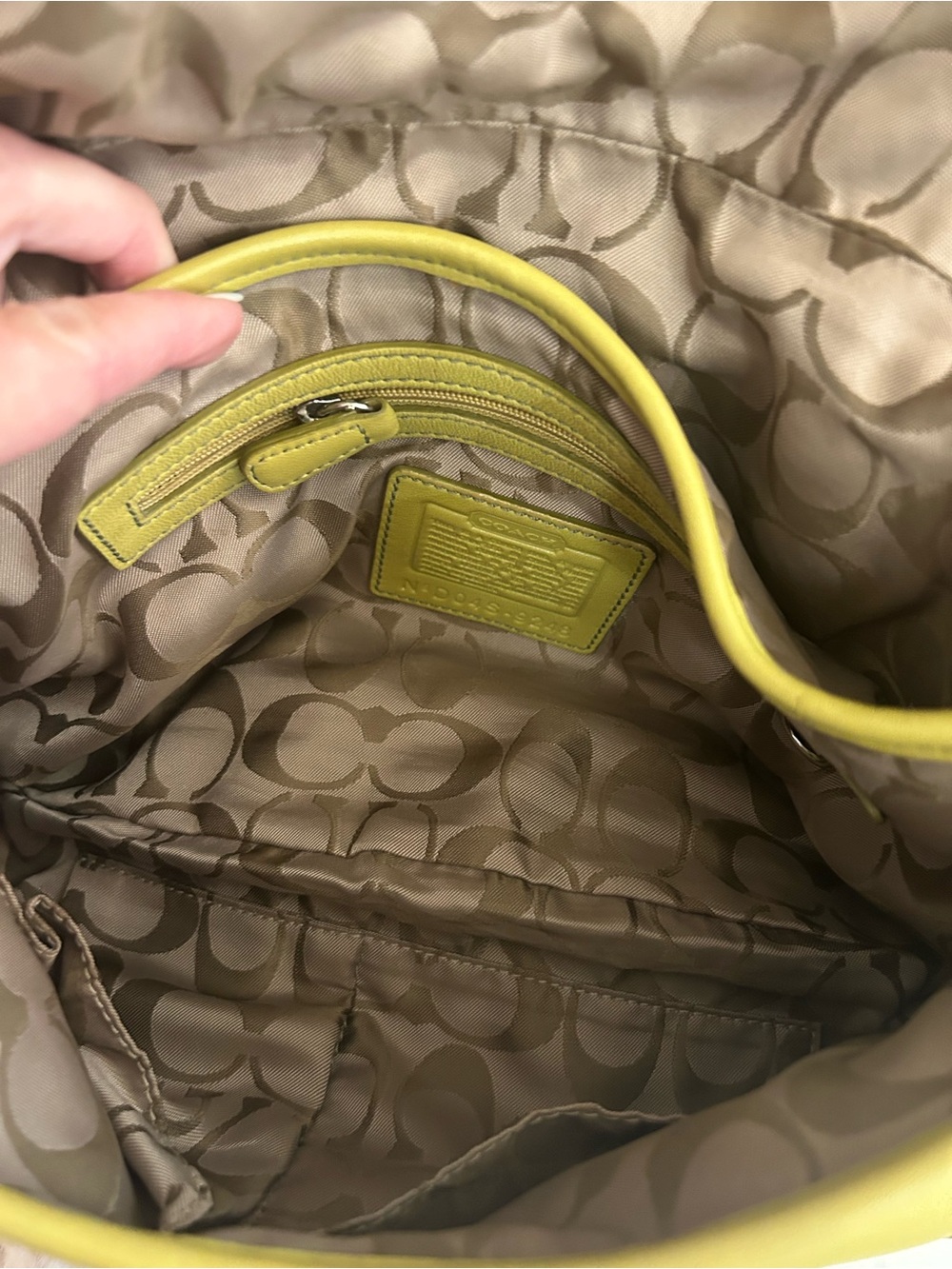 Y2K Vintage 2004 Coach Soho 9248 Lime Green Leather Buckle Flap Shoulder Bag - Picture 13 of 15